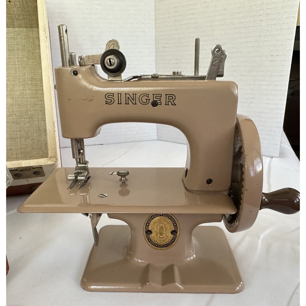 Singer Sewhandy Model 20 Sewing Machine Child Tan Good Vintage Hand Crank Case - Picture 4 of 16